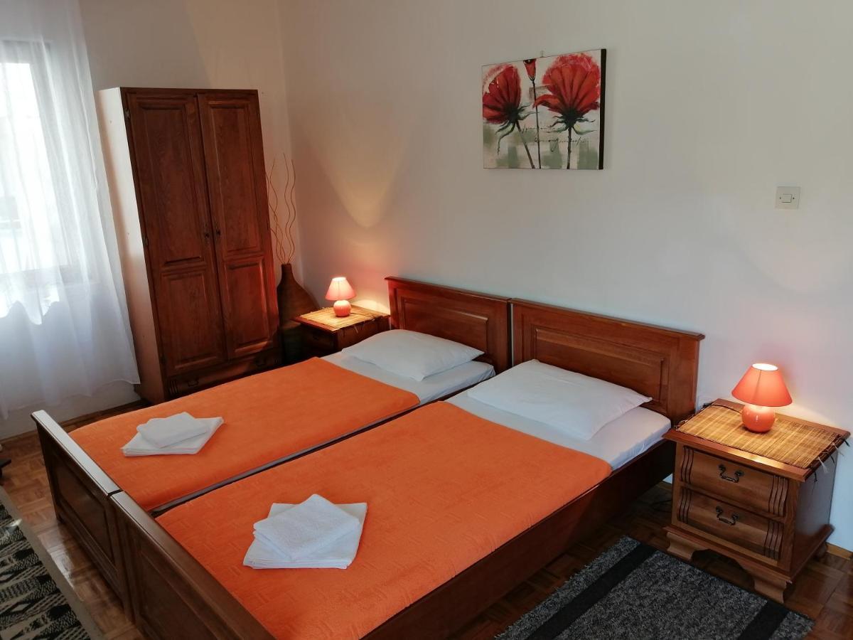 Lovely 2-bedroom In Apartment *