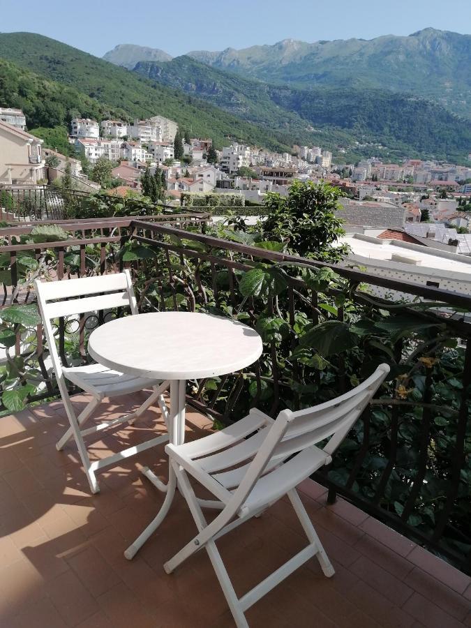 Lovely 2-bedroom In Apartment *