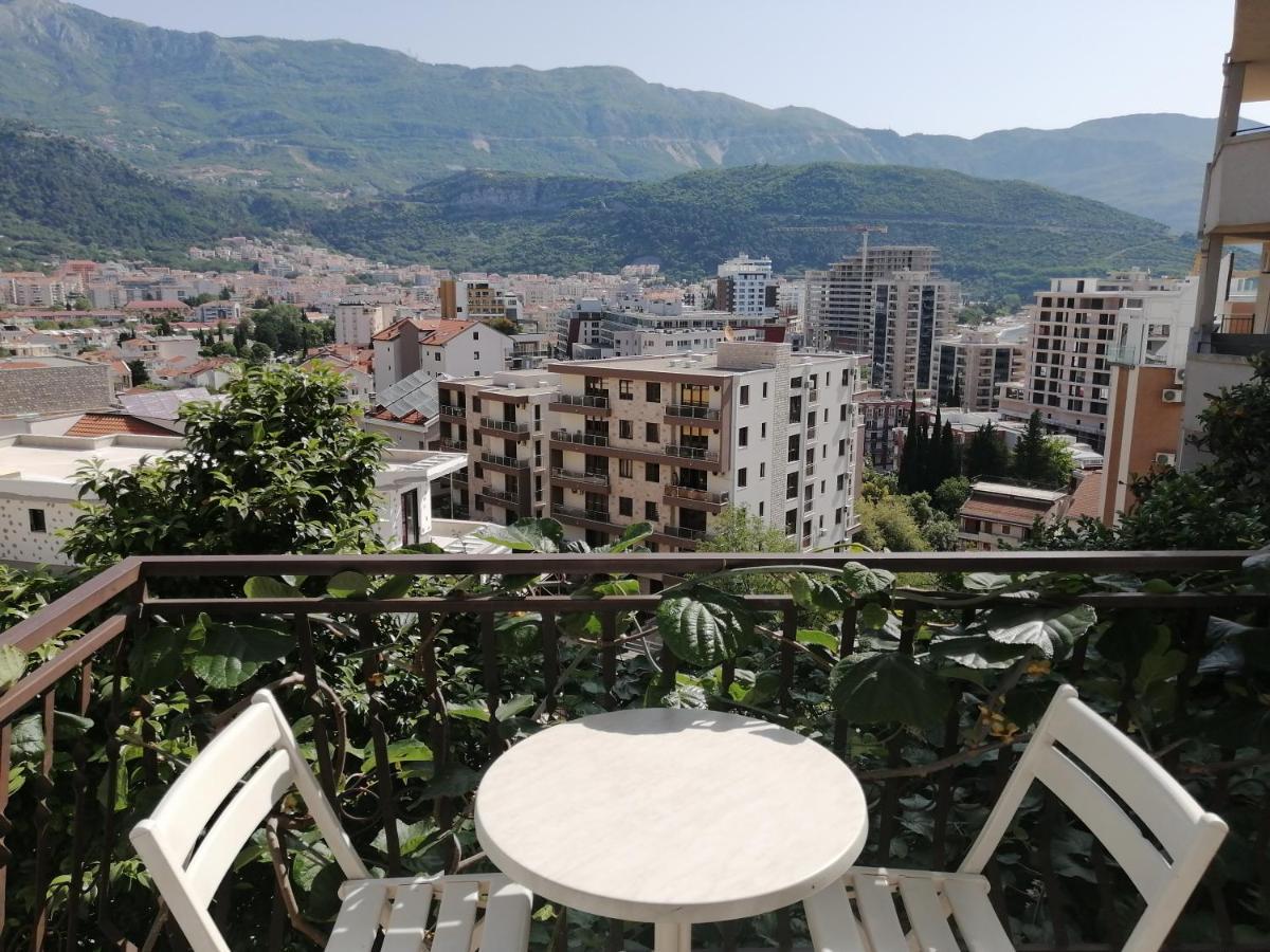 Lovely 2-bedroom In Apartment *