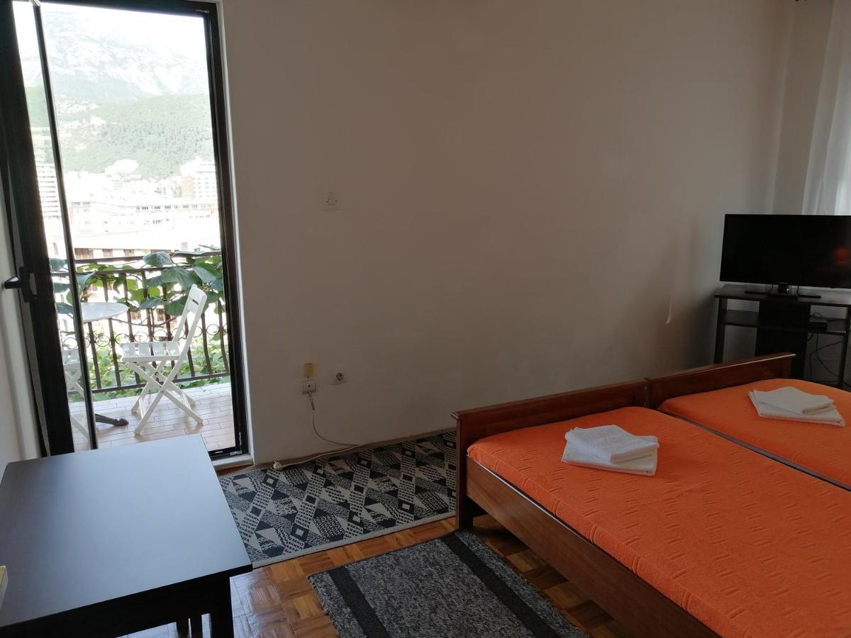 Lovely 2-bedroom In Apartment Budva